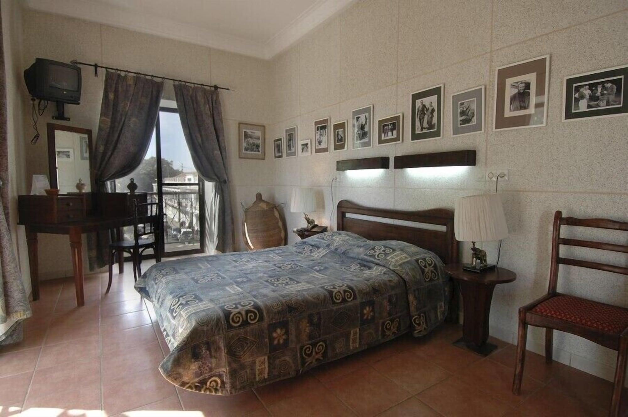 Hotel De La Poste Saint-Louis Esterno foto