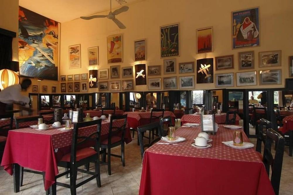 Hotel De La Poste Saint-Louis Esterno foto