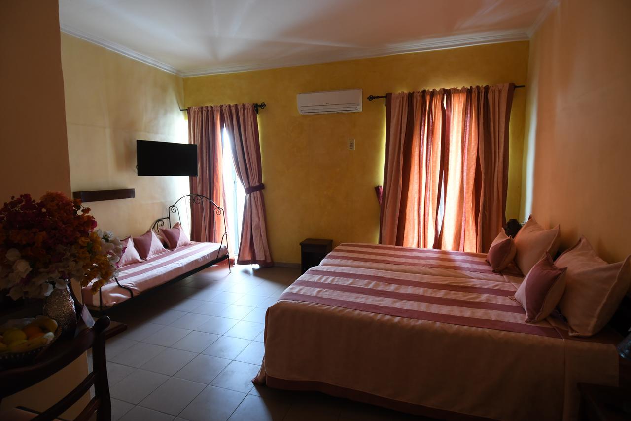 Hotel De La Poste Saint-Louis Esterno foto